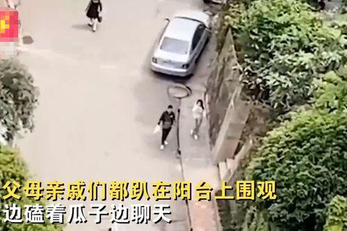 小区楼里吃瓜群众,小区楼里吃瓜群众的热议焦点