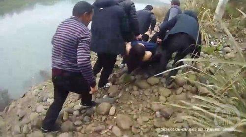 轻生女子吃瓜群众视频在线观看,轻生女子事件引发网友热议