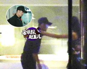 当耍帅模特遇上吃瓜群众,一场时尚与欢乐的碰撞