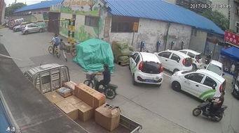 警察抓吃瓜群众视频